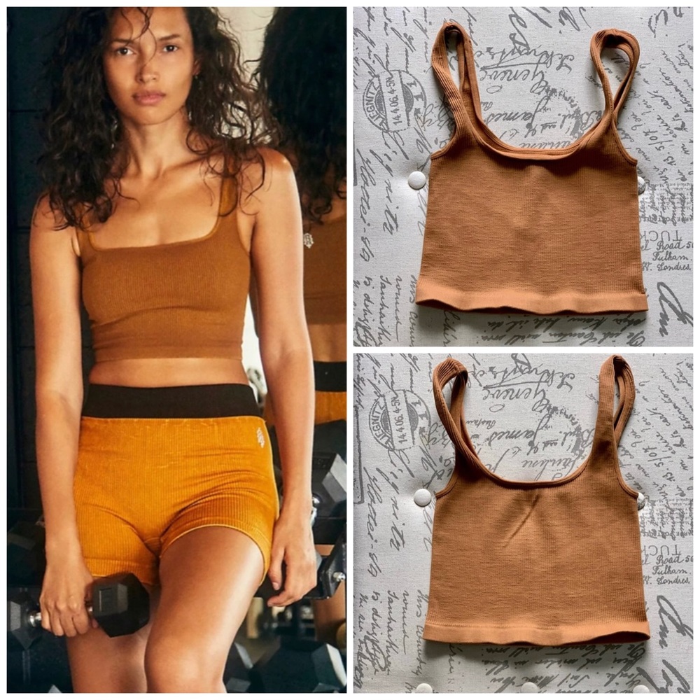 ✨Flash Sale✨FP Free People Happiness Runs Square Neck Crop Tank Size XS/S